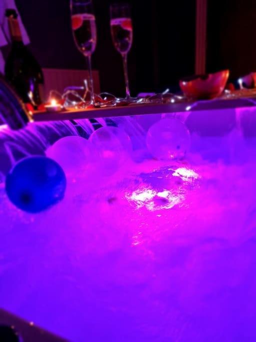 Royal Room Jacuzzi Haut De Gamme Centre Ville Mulhouse Exteriör bild
